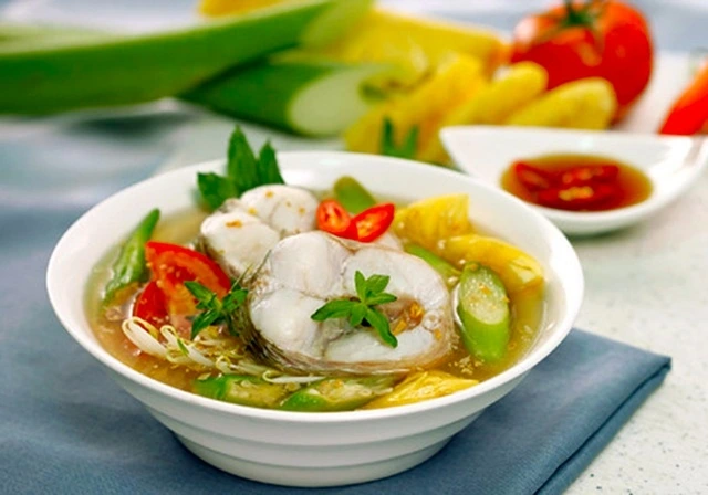 Canh cá nấu chua